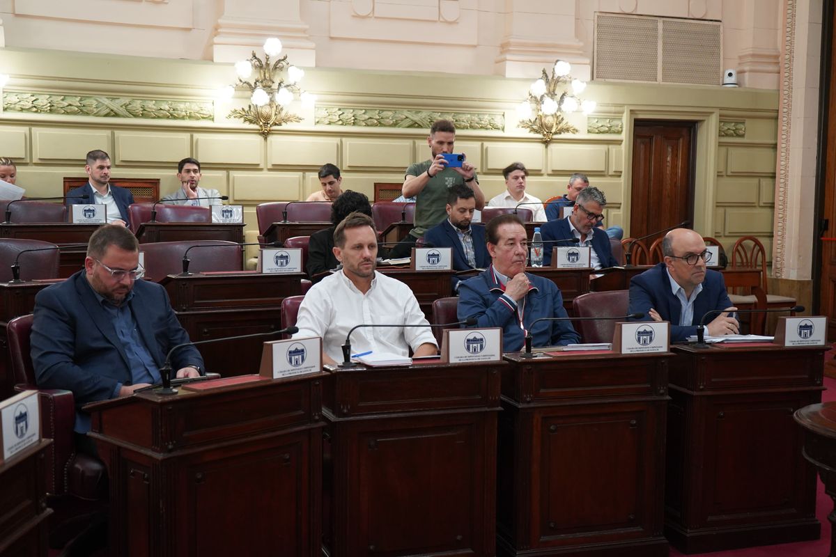 Ya fueron estudiados todos los artículos donde se establece el funcionamiento de los tres Poderes: el Poder Ejecutivo, el Poder Legislativo y el Poder Judicial. Ya fueron estudiados todos los artículos donde se establece el funcionamiento de los tres Poderes: el Poder Ejecutivo, el Poder Legislativo y el Poder Judicial.