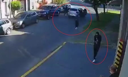 Ses delincuentes armados asaltaron un bodegón, golpearon a empleados y apuntaron con un arma a un nene de 11 años durante el robo. Ses delincuentes armados asaltaron un bodegón, golpearon a empleados y apuntaron con un arma a un nene de 11 años durante el robo.