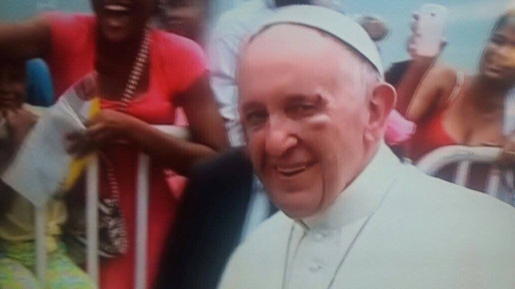 El Papa Francisco y el hematoma tras su golpe en el Papamovil