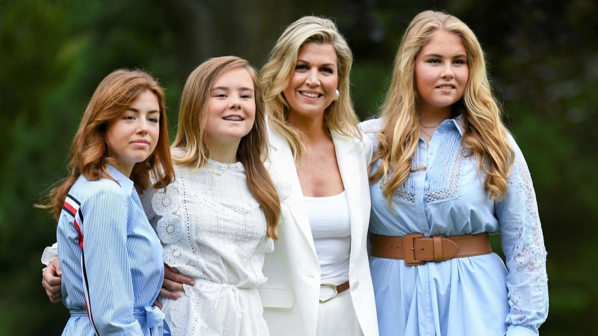 La Justicia neerlandesa juzga desde hoy al hombre que planeó un "baño de sangre" contra las princesas Amalia y Alexia, hijas de la reina Máxima. La Justicia neerlandesa juzga desde hoy al hombre que planeó un "baño de sangre" contra las princesas Amalia y Alexia, hijas de la reina Máxima.