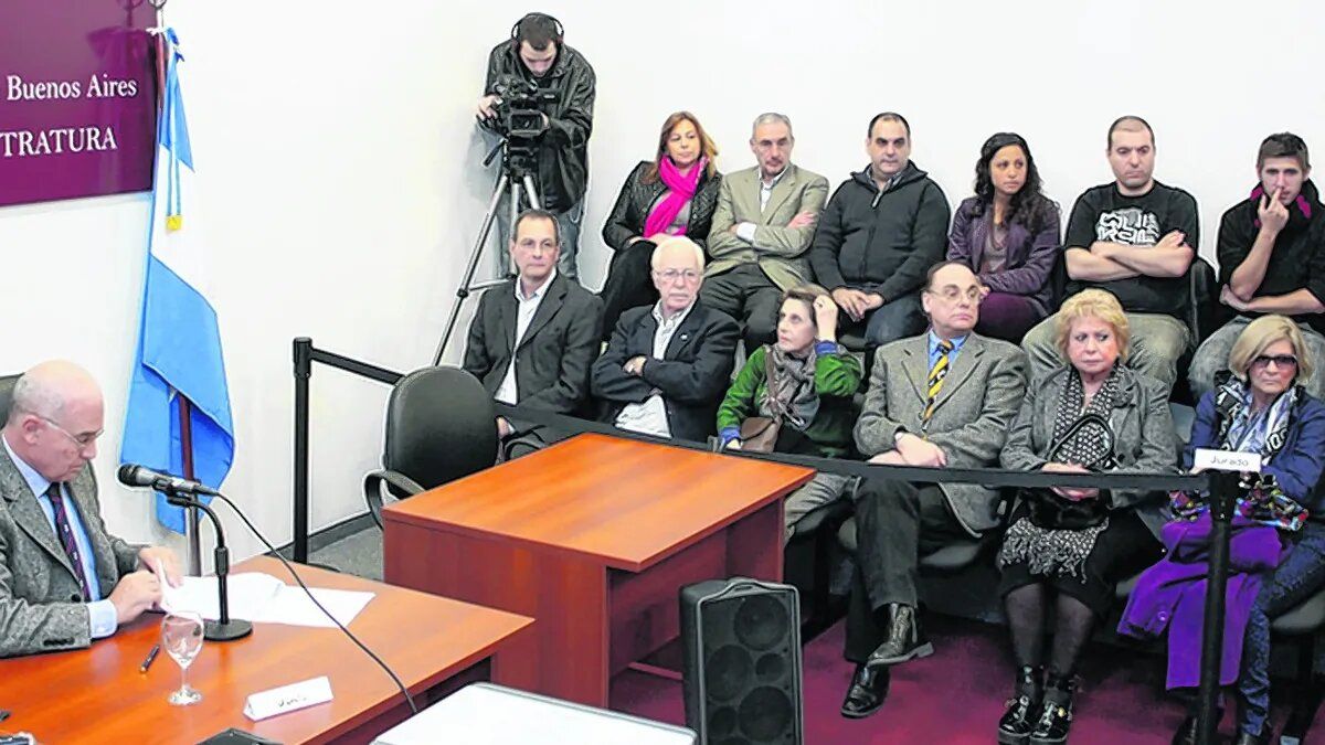 El juicio por jurados es un sistema de juzgamiento que permite la participación ciudadana en la administración de la justicia penal.