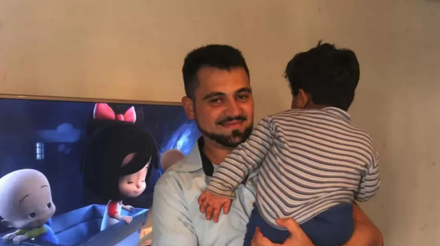 Murió el enfermero que adoptó a un bebé abandonado en un hospital de Tucumán: Tenía un corazón muy fuerte