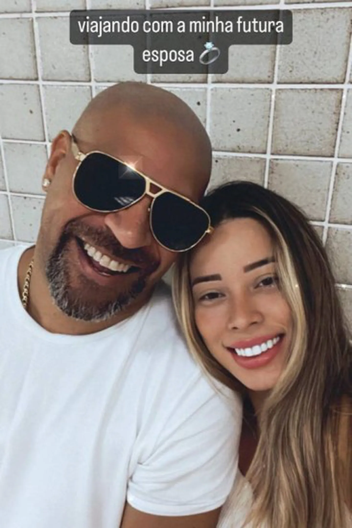 Antes de la separación, la pareja compartía fotos de su reciente compromiso. (Foto: Adriano/Instagram) 