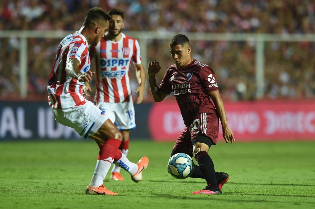 Unión jugó de igual a igual pero cayó ante River por 2-1