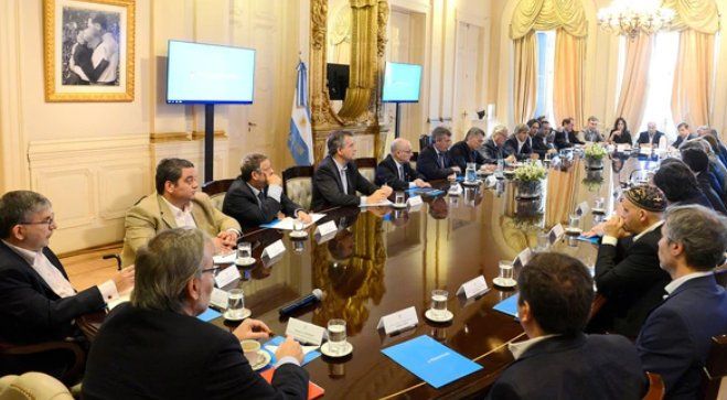 Mauricio Macri se reúne con su Gabinete y dará una conferencia de prensa
