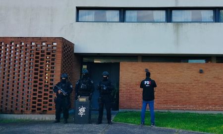 Agentes de la PDI y grupos tácticos irrumpieron en el domicilio este viernes. Agentes de la PDI y grupos tácticos irrumpieron en el domicilio este viernes.