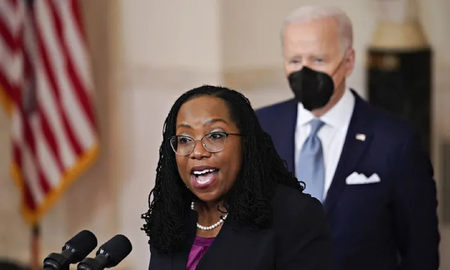 El Senado de Estados Unidos inició un histórico proceso para confirmar a la primera mujer negra en la Corte Suprema.