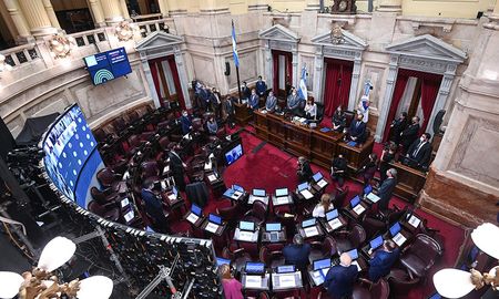 Fuentes de la bancada oficialista afirmaron que los temas que cambiarán respecto del documento que inicialmente envió el Poder Ejecutivo son básicamente dos: la suspensión de clases y la incorporación de un plazo legal para la finalización de las restricciones. Fuentes de la bancada oficialista afirmaron que los temas que cambiarán respecto del documento que inicialmente envió el Poder Ejecutivo son básicamente dos: la suspensión de clases y la incorporación de un plazo legal para la finalización de las restricciones.