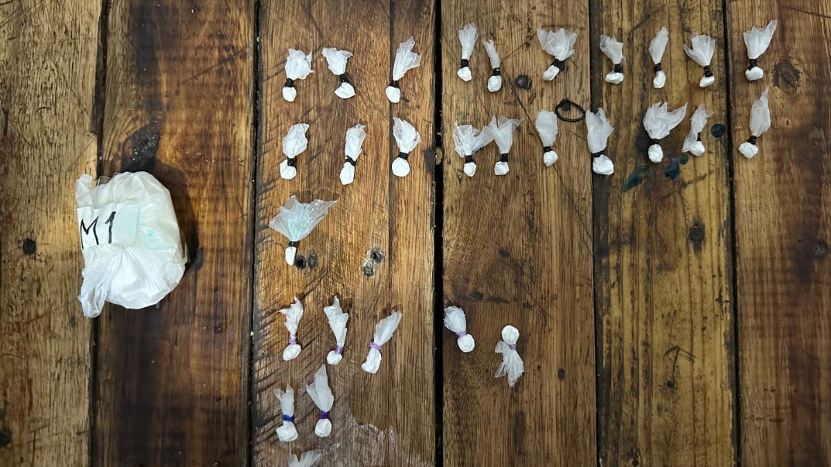 Gendarmer&iacute;a sigui&oacute; a dos sospechosos armados y allan&oacute; una casa en Rosario. Detuvo a un hombre y cuatro menores quedaron demorados.