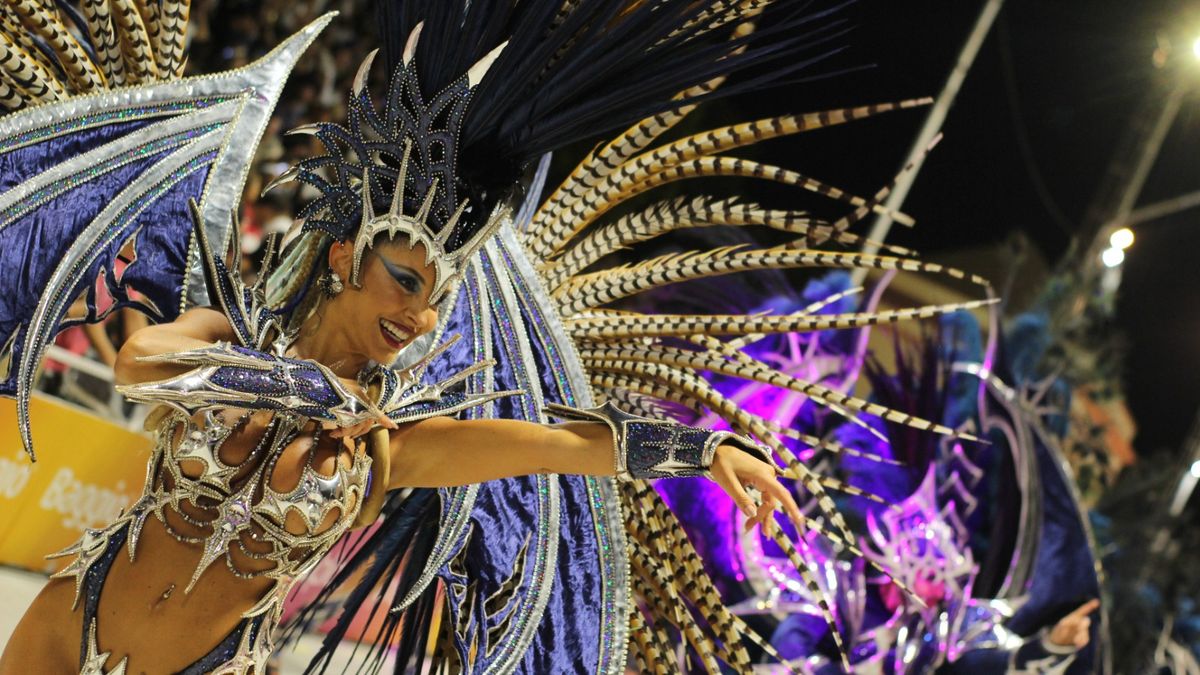 El público saltó y cantó todas las canciones de las cuatro comparsas. El público saltó y cantó todas las canciones de las cuatro comparsas.