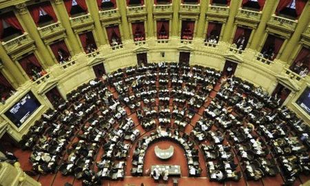 El Senado dio el visto bueno a esta iniciativa con el respaldo de libertarios y dialoguistas, y el rechazo del peronismo. El Senado dio el visto bueno a esta iniciativa con el respaldo de libertarios y dialoguistas, y el rechazo del peronismo.