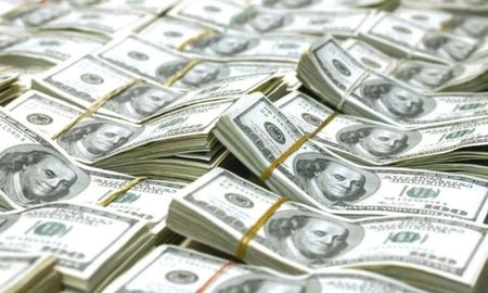 en un mes, los argentinos retiraron casi 10.000 millones de dolares de los bancos en un mes, los argentinos retiraron casi 10.000 millones de dolares de los bancos