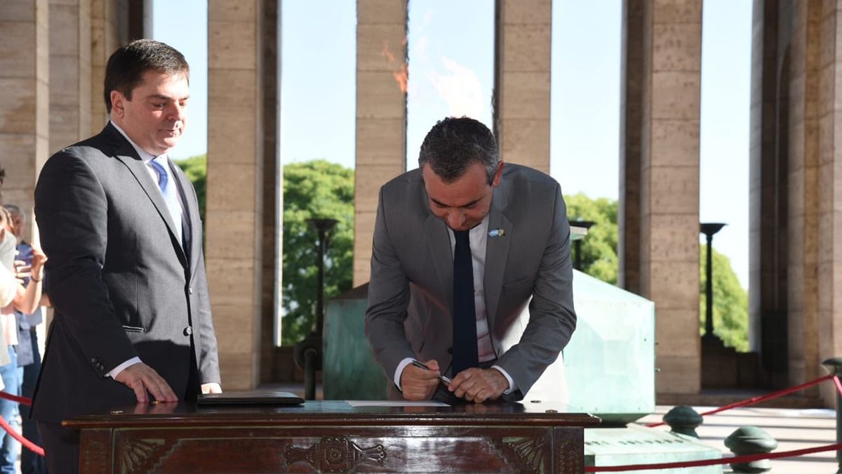 El radical Pablo Javkin asumió la intendencia de Rosario tras 30 años de hegemonía socialista