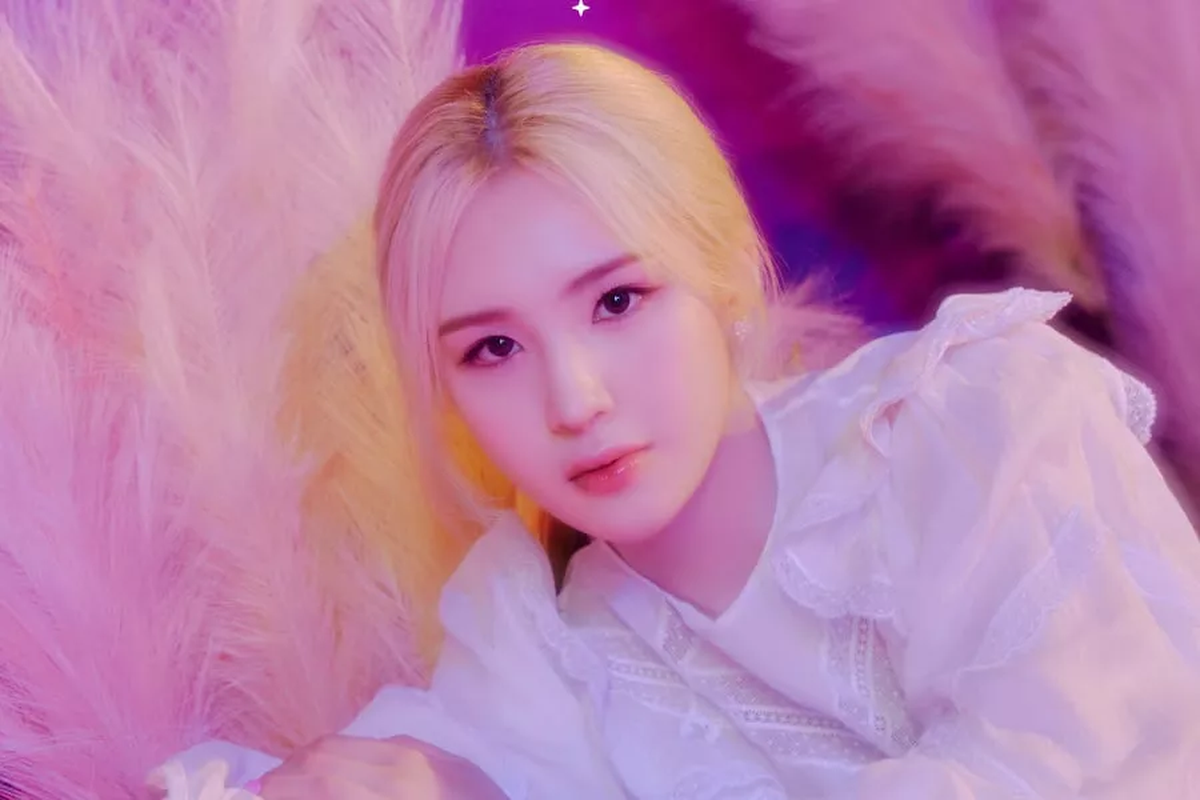 Lee Jaehee de Weekly da positivo.