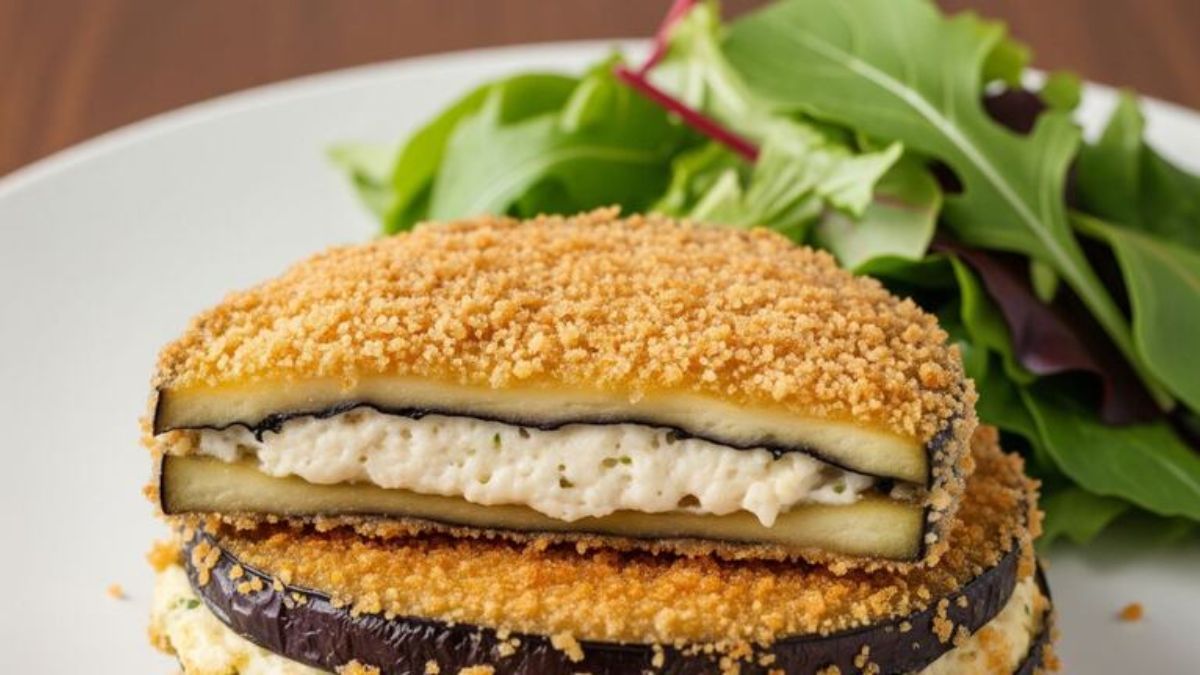 Aprendé a preparar milanesas de berenjena rellenas con queso y tomate.