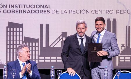 Los gobernadores de la Región Centro se reunirán para unificar una posición frente a la deuda que Anses mantiene con las Cajas de Jubilaciones provinciales. Los gobernadores de la Región Centro se reunirán para unificar una posición frente a la deuda que Anses mantiene con las Cajas de Jubilaciones provinciales.