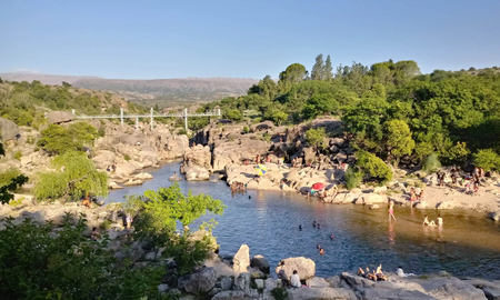 Escapada a un pueblo de Córdoba rodeado de naturaleza para conocer en vacaciones de verano. Escapada a un pueblo de Córdoba rodeado de naturaleza para conocer en vacaciones de verano.