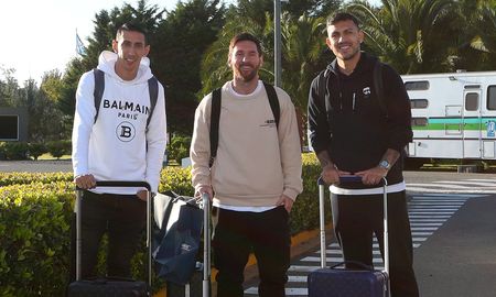 Lionel Messi, junto a Ángel Di María y Leandro Paredes arribaron al país y ya se sumaron al plantel de la Selección Argentina, de cara a los partidos por las Eliminatorias Sudamericanas. Lionel Messi, junto a Ángel Di María y Leandro Paredes arribaron al país y ya se sumaron al plantel de la Selección Argentina, de cara a los partidos por las Eliminatorias Sudamericanas.