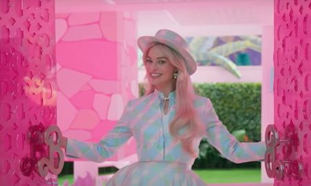Margot Robbie abrió las puertas de la casa de Barbie y mostró el interior de la gran propiedad. Margot Robbie abrió las puertas de la casa de Barbie y mostró el interior de la gran propiedad.