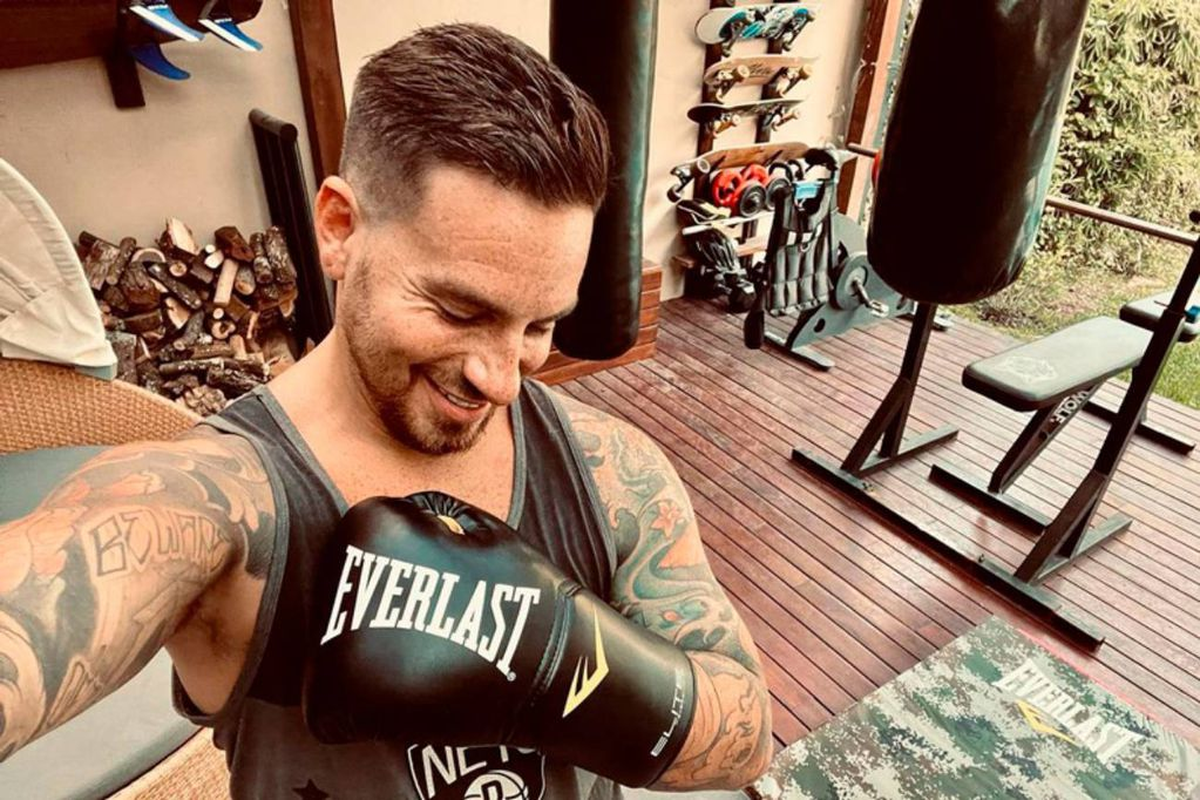 Fede Bal en el gimnasio totalmente equipado de su casa. 