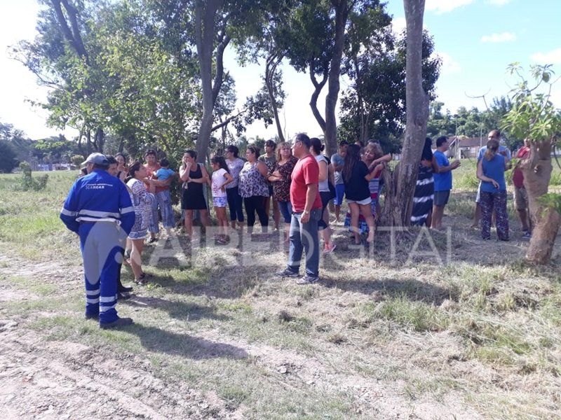 Vecinos de barrio Esmeralda piden más seguridad y que les arreglen las calles
