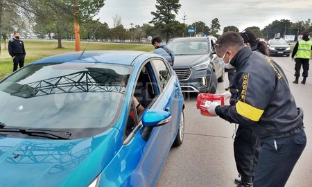 Para ahorrar, la Municipalidad de Santa Fe busca que los controles de alcoholemia los realice el personal propio. Para ahorrar, la Municipalidad de Santa Fe busca que los controles de alcoholemia los realice el personal propio.