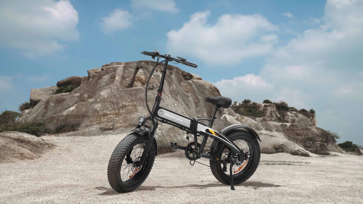 La bicicleta eléctrica permite ahorrar en transporte y es una buena alternativa ecológica.