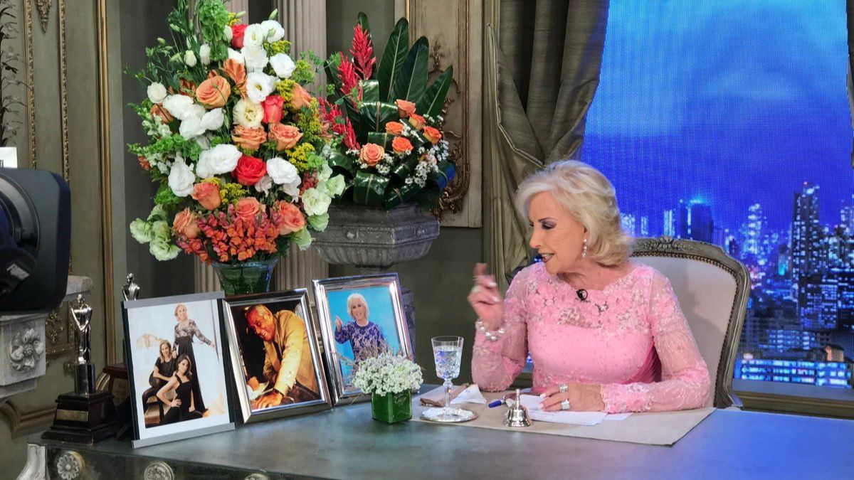 Daniel Tinayre, presente en el escritorio de Mirtha Legrand. Daniel Tinayre, presente en el escritorio de Mirtha Legrand.