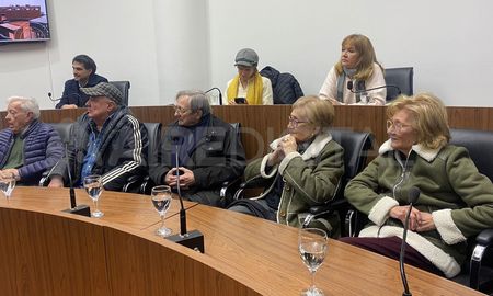Nelva Ortiz, Enzo Volken, Duilia Ciuffo, Ana María Zancada, Ricardo Porta y Roberto Cacho Galé, fueron distinguidos por el Concejo. Nelva Ortiz, Enzo Volken, Duilia Ciuffo, Ana María Zancada, Ricardo Porta y Roberto Cacho Galé, fueron distinguidos por el Concejo.