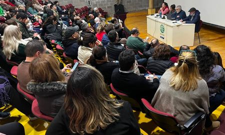 El Gobierno ofreció a los estatales aumentos del 15% con mínimos garantizados para el segundo semestre del año. El Gobierno ofreció a los estatales aumentos del 15% con mínimos garantizados para el segundo semestre del año.