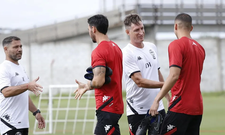 Un ex Unión reemplazaría a Facundo Sava en Huracán. Un ex Unión reemplazaría a Facundo Sava en Huracán.