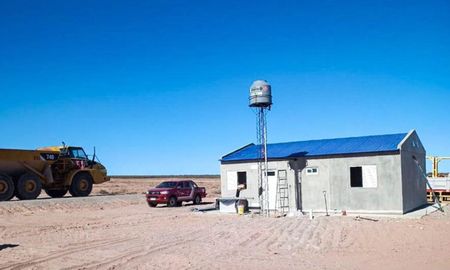 Las viviendas se producen en Santa Fe y se montan en Neuquén en plazos reducidos. Las viviendas se producen en Santa Fe y se montan en Neuquén en plazos reducidos.