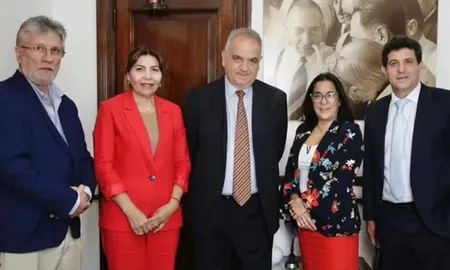 Los senadores peronistas Guillermo Andrada (Catamarca), Carolina Moisés (Jujuy) y Sandra Mendoza (Tucumán) dejarían el interbloque que lidera José Mayans (Formosa). Los senadores peronistas Guillermo Andrada (Catamarca), Carolina Moisés (Jujuy) y Sandra Mendoza (Tucumán) dejarían el interbloque que lidera José Mayans (Formosa).