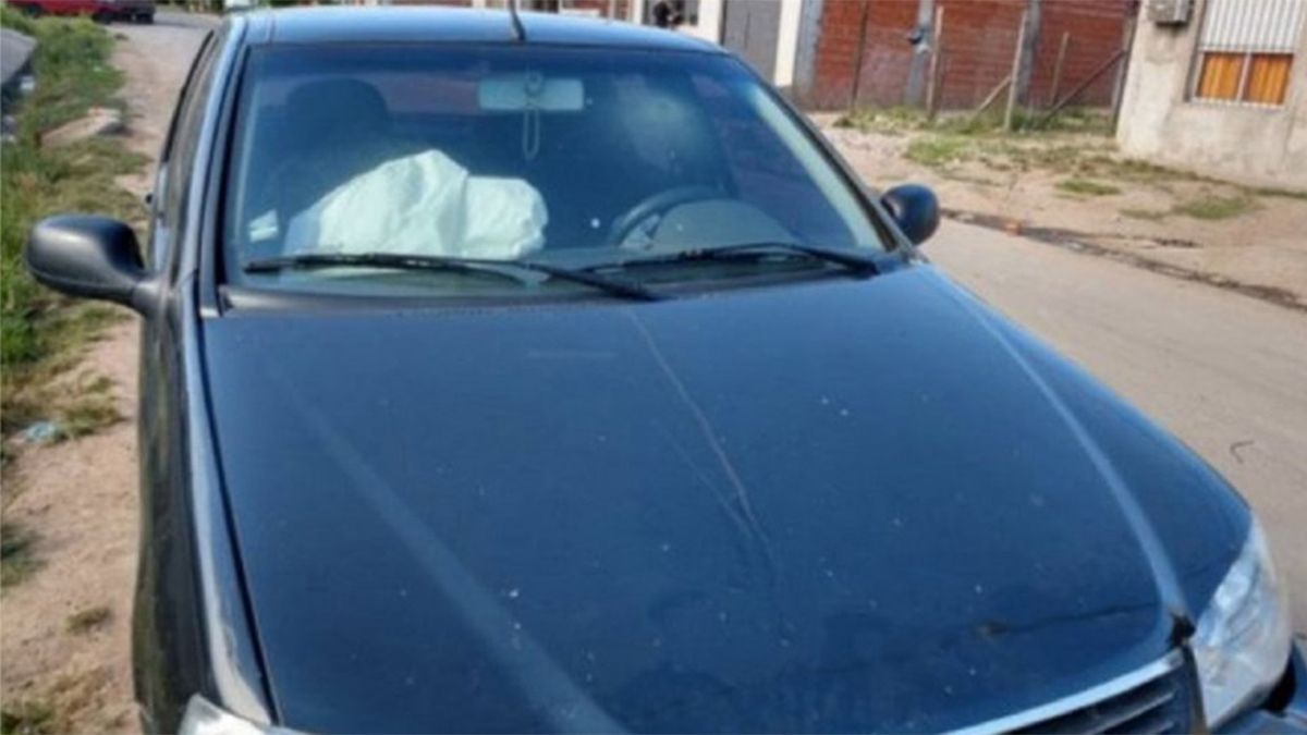 Le tiraron con un adoquín a un auto y murió una nena de 2 años