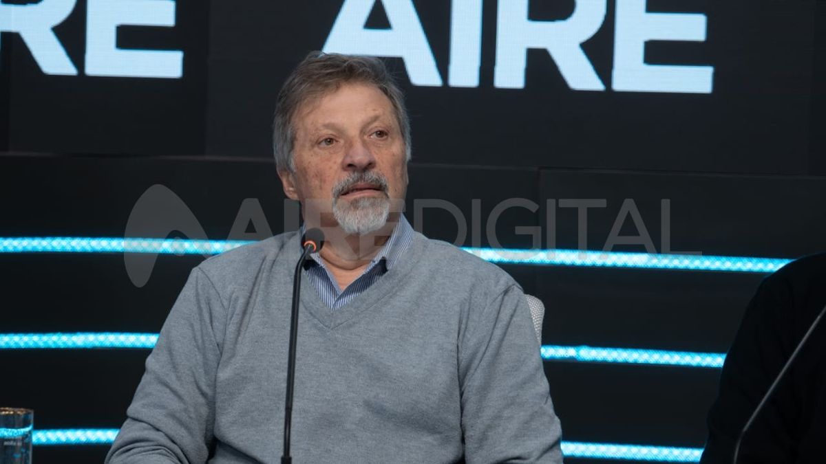 El secretario general de UTA Santa Fe, Marcelo Gariboldi, se refirió a las medidas de fuerza de los choferes de la línea C: "Lo que origina este estado de asamblea es el despido de dos compañeros sin justa causa". El secretario general de UTA Santa Fe, Marcelo Gariboldi, se refirió a las medidas de fuerza de los choferes de la línea C: "Lo que origina este estado de asamblea es el despido de dos compañeros sin justa causa".