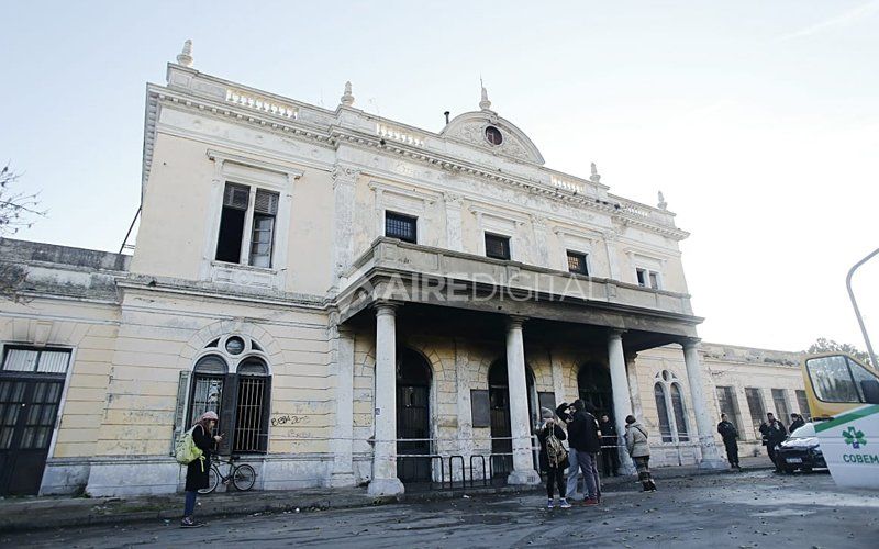 Entre el ferrocarril y la cultura popular: un edificio con más de 130 años de historia