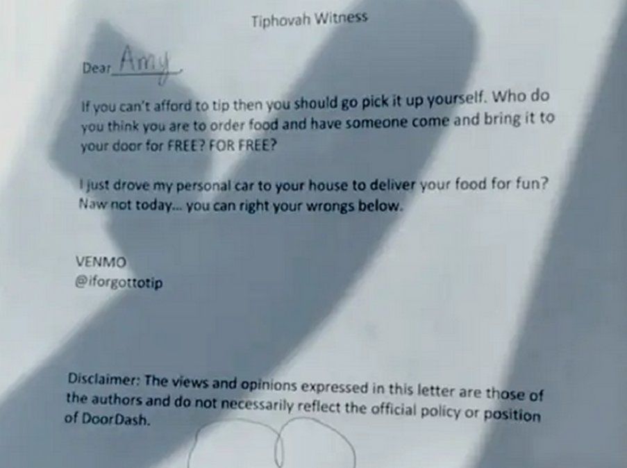 Un repartidor se hizo viral por dejar una nota a todos los clientes que no le dan propina: Recógelo tú.