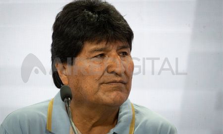 La Justicia de Bolivia declaró este lunes en rebeldía al expresidente Evo Morales Ayma, tras la inasistencia del exmandatario a la audiencia inaugural del juicio en su contra por el presunto delito de trata personas. La Justicia de Bolivia declaró este lunes en rebeldía al expresidente Evo Morales Ayma, tras la inasistencia del exmandatario a la audiencia inaugural del juicio en su contra por el presunto delito de trata personas.