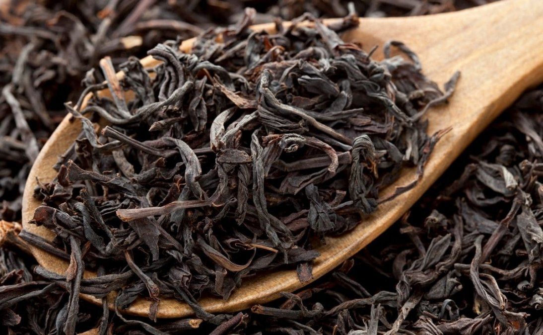 El té negro alberga importantes propiedades para la salud, destacando su alto contenido en cafeína o polifenoles.