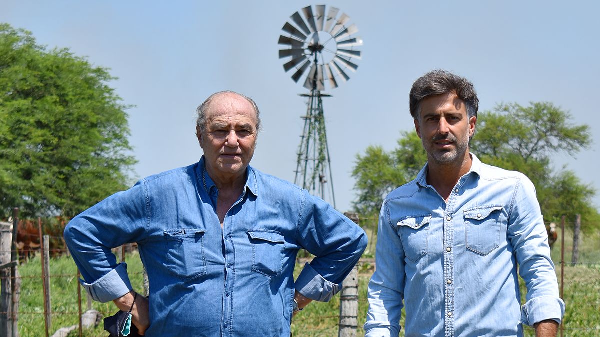 Javier Sañudo (derecha)