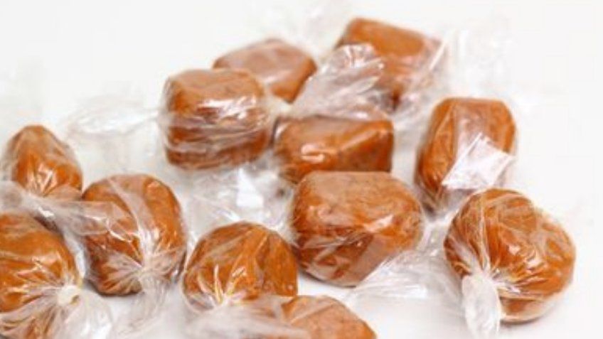 Caramelos de dulce de leche y coco.