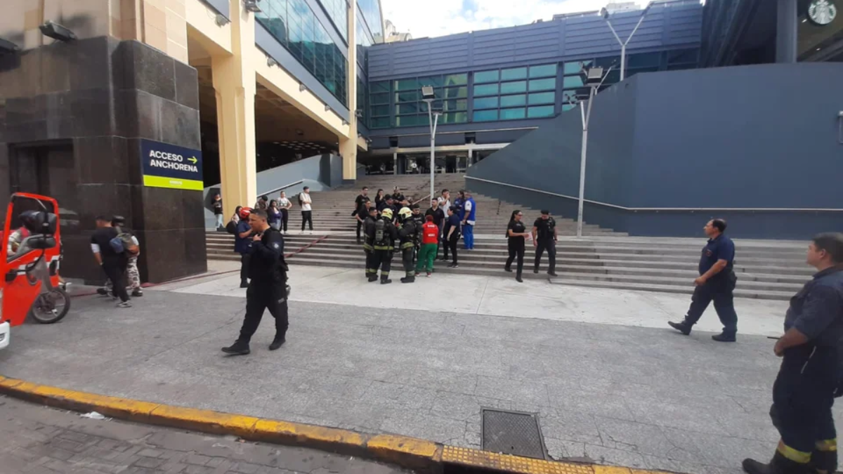 El fuego se registró en el sector de la boletería sobre una freidora