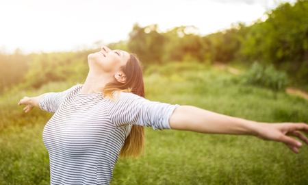 Fumar, la exposición a productos químicos, la contaminación en el aire, y la inhalación de humo son algunas de las cosas que ponen en riesgo la salud de los pulmones, aumentando la probabilidad de padecer alguna enfermedad respiratoria. Fumar, la exposición a productos químicos, la contaminación en el aire, y la inhalación de humo son algunas de las cosas que ponen en riesgo la salud de los pulmones, aumentando la probabilidad de padecer alguna enfermedad respiratoria.