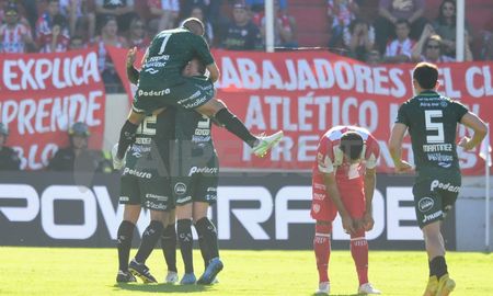 Los dos goles de Sarmiento fueron fruto de jugadas al filo del offside. Los dos goles de Sarmiento fueron fruto de jugadas al filo del offside.