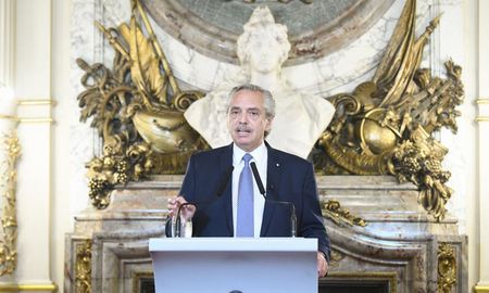 Alberto Fernández pedirá que se investigue el viaje de funcionarios judiciales a Lago Escondido por invitación de directivos del Grupo Clarín Alberto Fernández pedirá que se investigue el viaje de funcionarios judiciales a Lago Escondido por invitación de directivos del Grupo Clarín