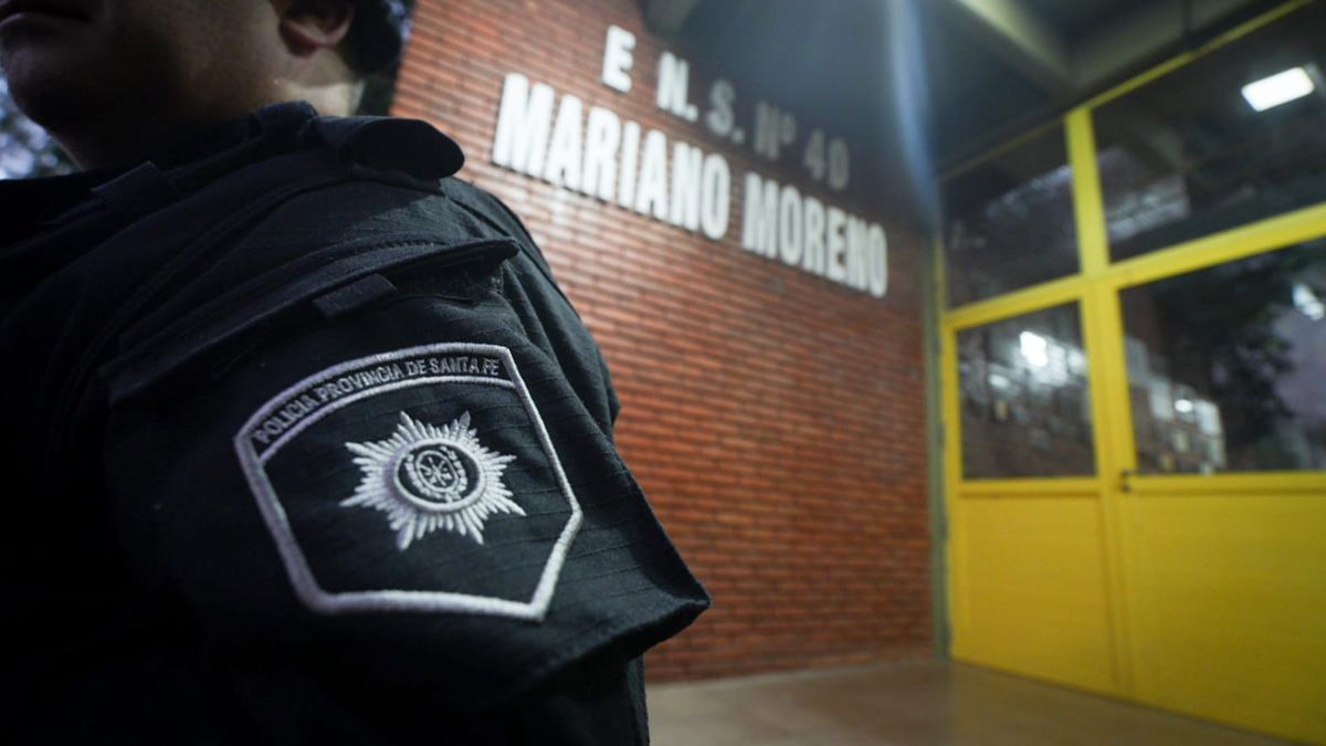 En caso de que el gobernador decrete el estado de emergencia por posibles situaciones de violencia extrema en escuelas, la Policía tendrá facultades extraordinarias para actuar. En caso de que el gobernador decrete el estado de emergencia por posibles situaciones de violencia extrema en escuelas, la Policía tendrá facultades extraordinarias para actuar.
