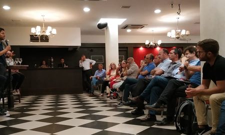 Convocados por el presidente del Comité Provincial de la UCR, Carlos Fascendini, los radicales y socialistas se reunieron este martes para evaluar las políticas provinciales del actual gobernador, Omar Perotti. Convocados por el presidente del Comité Provincial de la UCR, Carlos Fascendini, los radicales y socialistas se reunieron este martes para evaluar las políticas provinciales del actual gobernador, Omar Perotti.