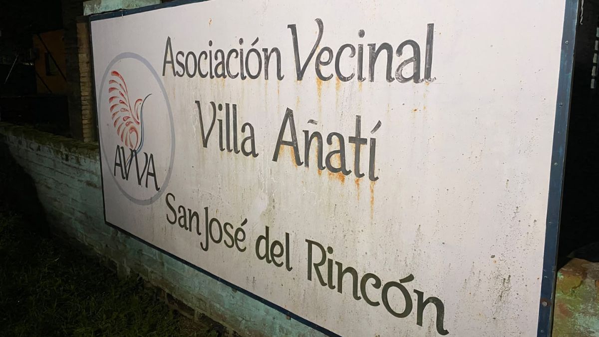 La vecinal Villa Añatí está ubicada en la ciudad de San José del Rincón. La vecinal Villa Añatí está ubicada en la ciudad de San José del Rincón.