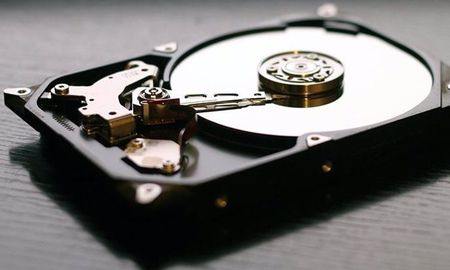 El&nbsp;grafeno&nbsp;es una sustancia compuesta por carbono puro, con átomos organizados en un patrón regular hexagonal, parecido al grafito.
