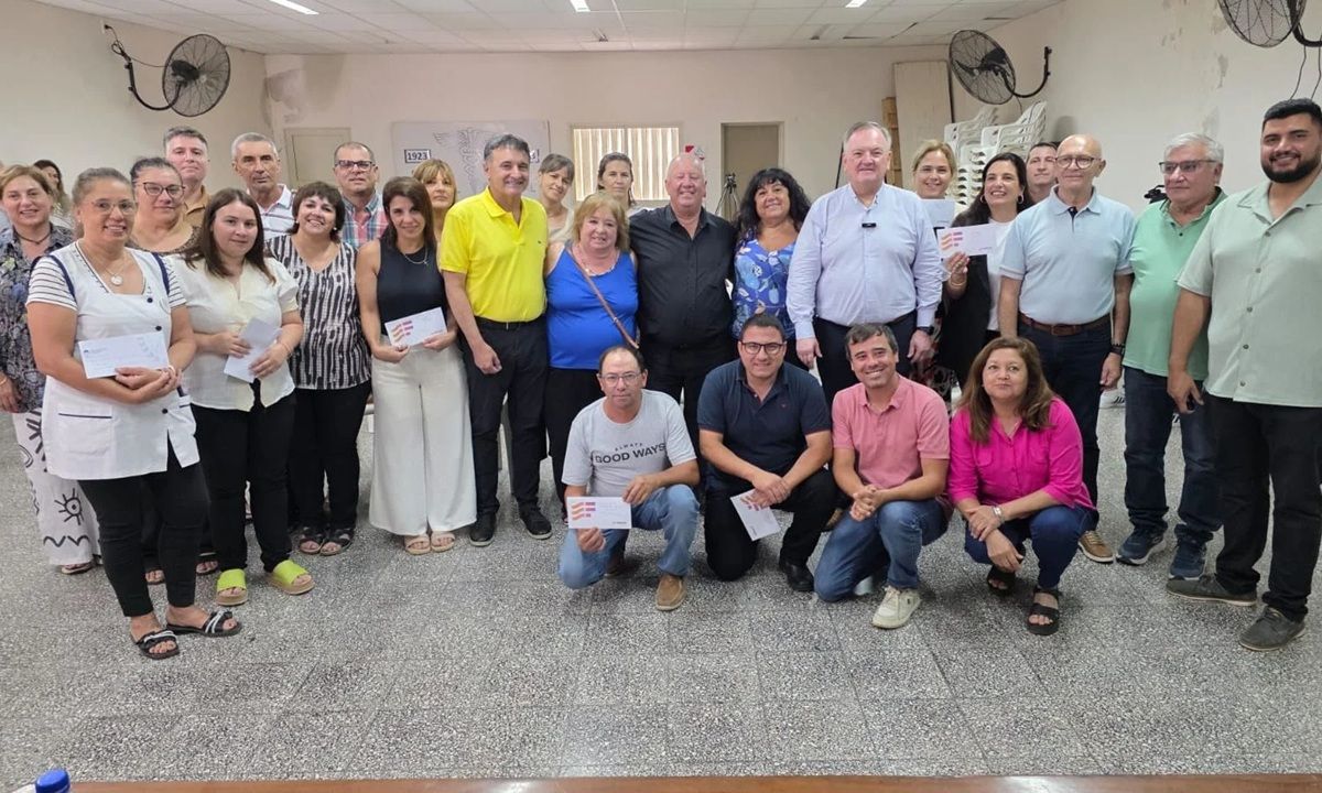Felipe Michlig y Marcelo González desplegaron una amplia agenda de trabajo en San Cristóbal y Villa Trinidad. Felipe Michlig y Marcelo González desplegaron una amplia agenda de trabajo en San Cristóbal y Villa Trinidad.